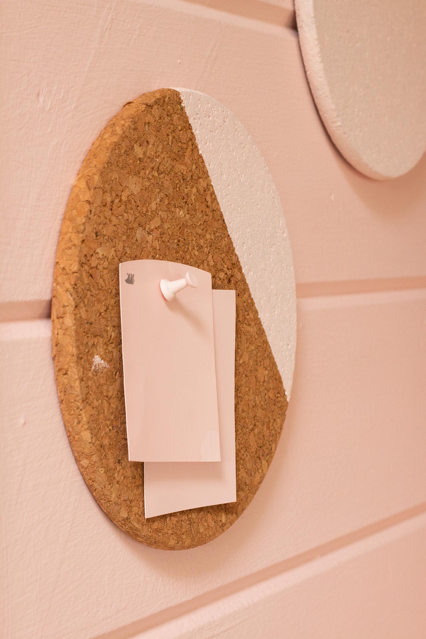Pink-notes-cork-board