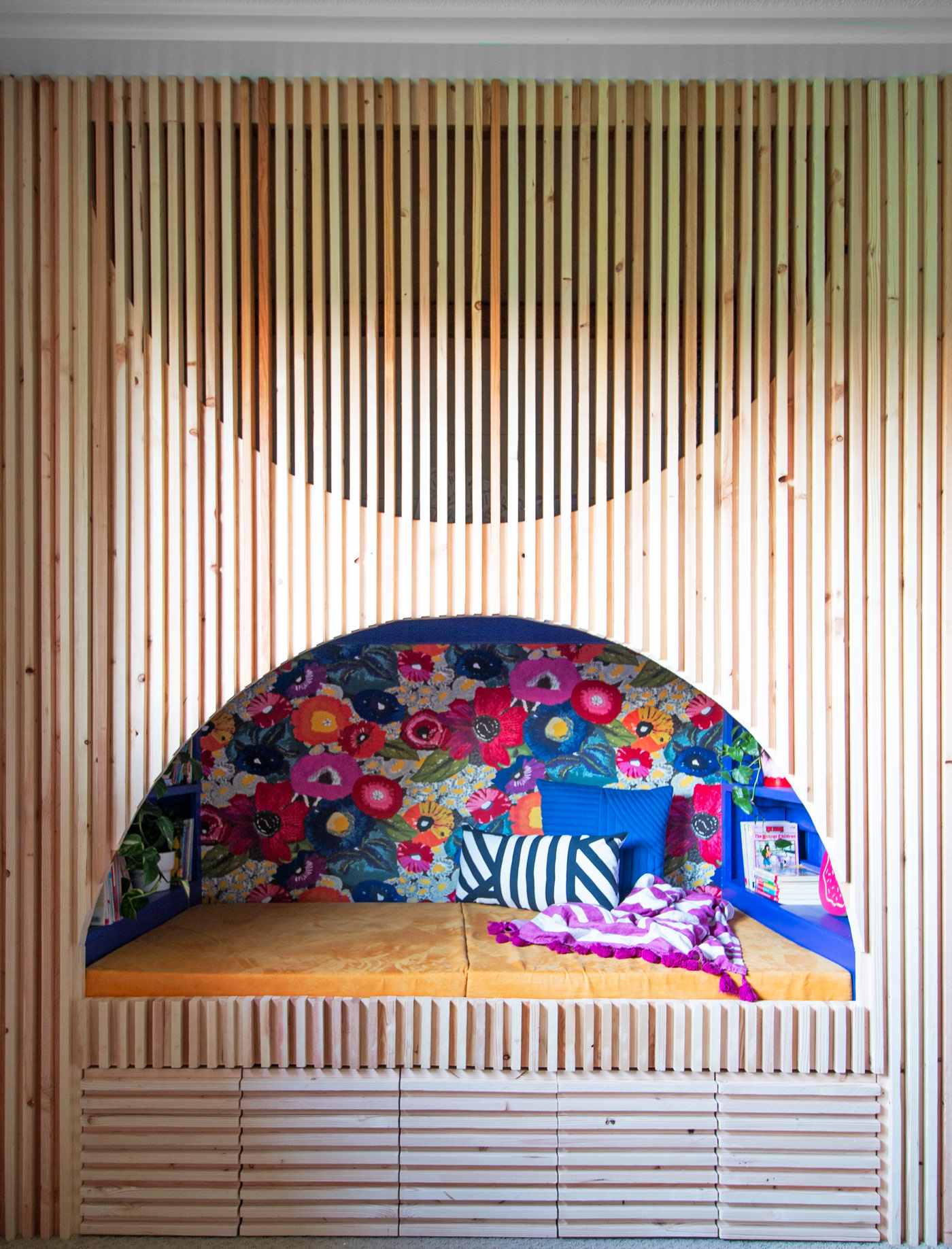 book-nook-with-semi-circle-wood-detail-kids-treehouse