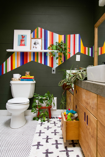 Racheal Jackson of Banyan Bridges custom murals for home bathroom