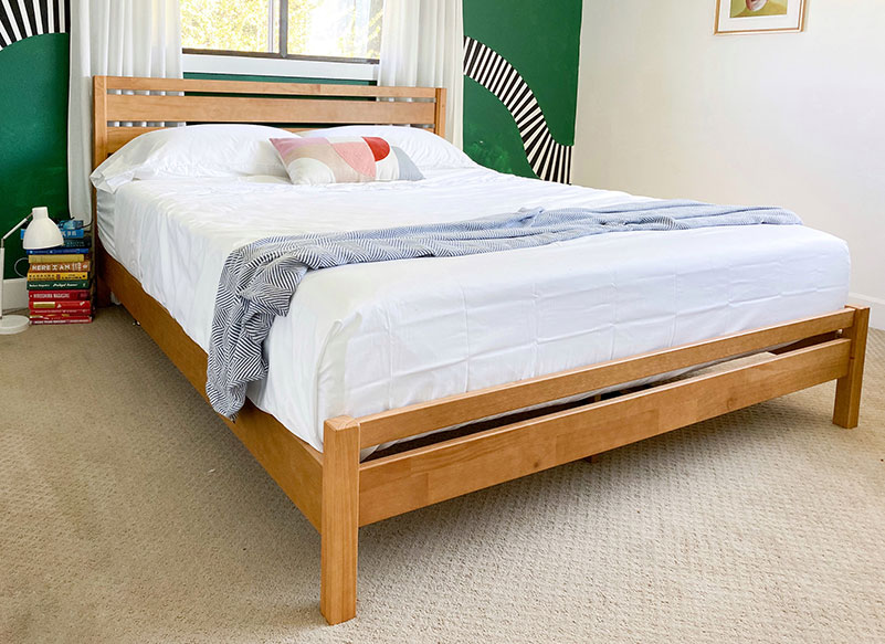 zinus-aimee-platform-bed-with-zen-mattress-in-room