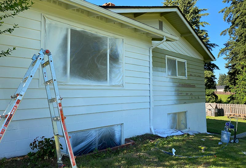 Painting-exterior-house-process-graco-magnum-x7-sprayer