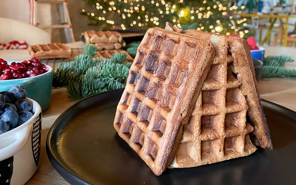 Easy Gingerbread Waffles - Catz in the Kitchen